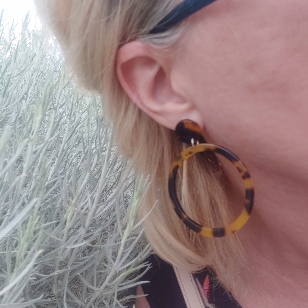 Tortoise Hoop Dangle with posts - Picture 2 of 2